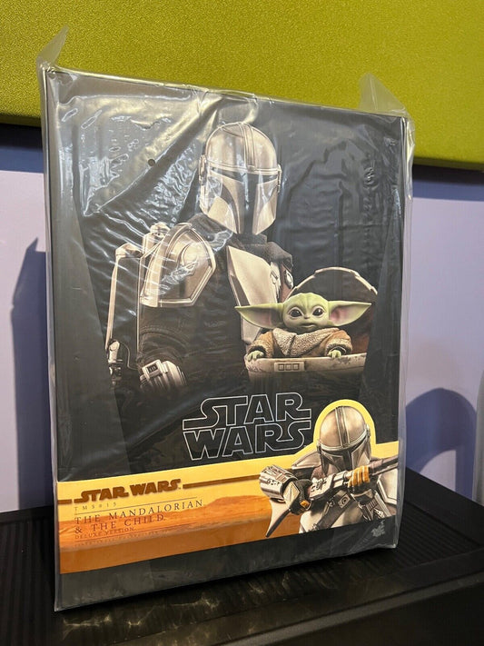 THE MANDALORIAN AND THE CHILD (DELUXE) Collectible Set by Hot Toys TMS015