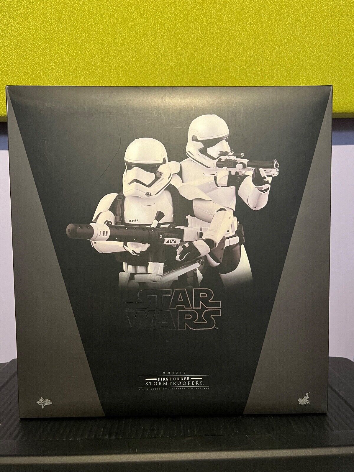 FIRST ORDER STORMTROOPERS Sixth Scale Figure by Hot Toys MMS319