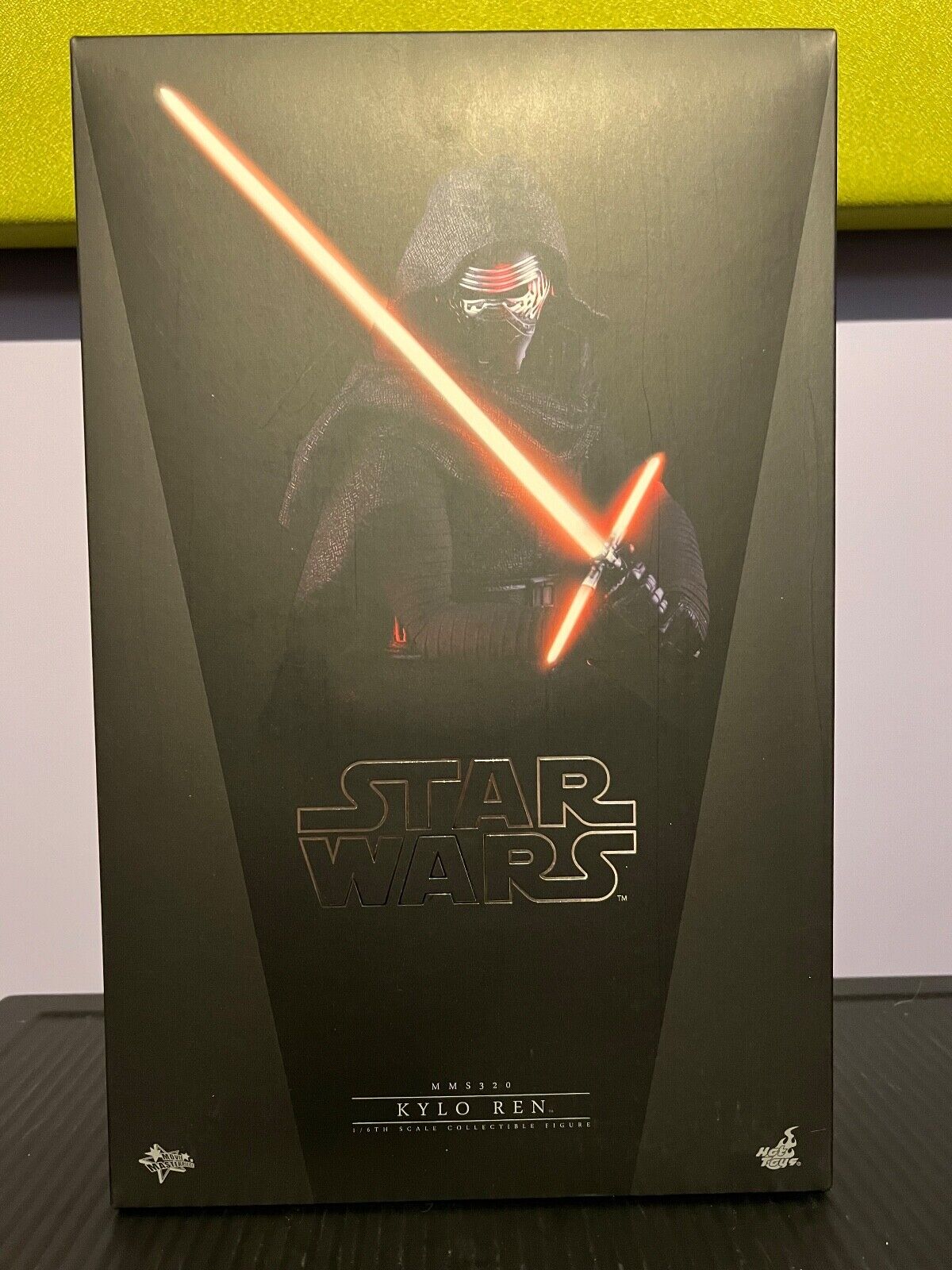 KYLO REN Sixth Scale Figure by Hot Toys