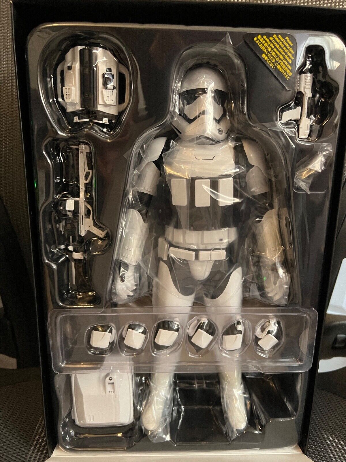 First Order Stormtrooper 1/6 Figure by Hot Toys MMS333