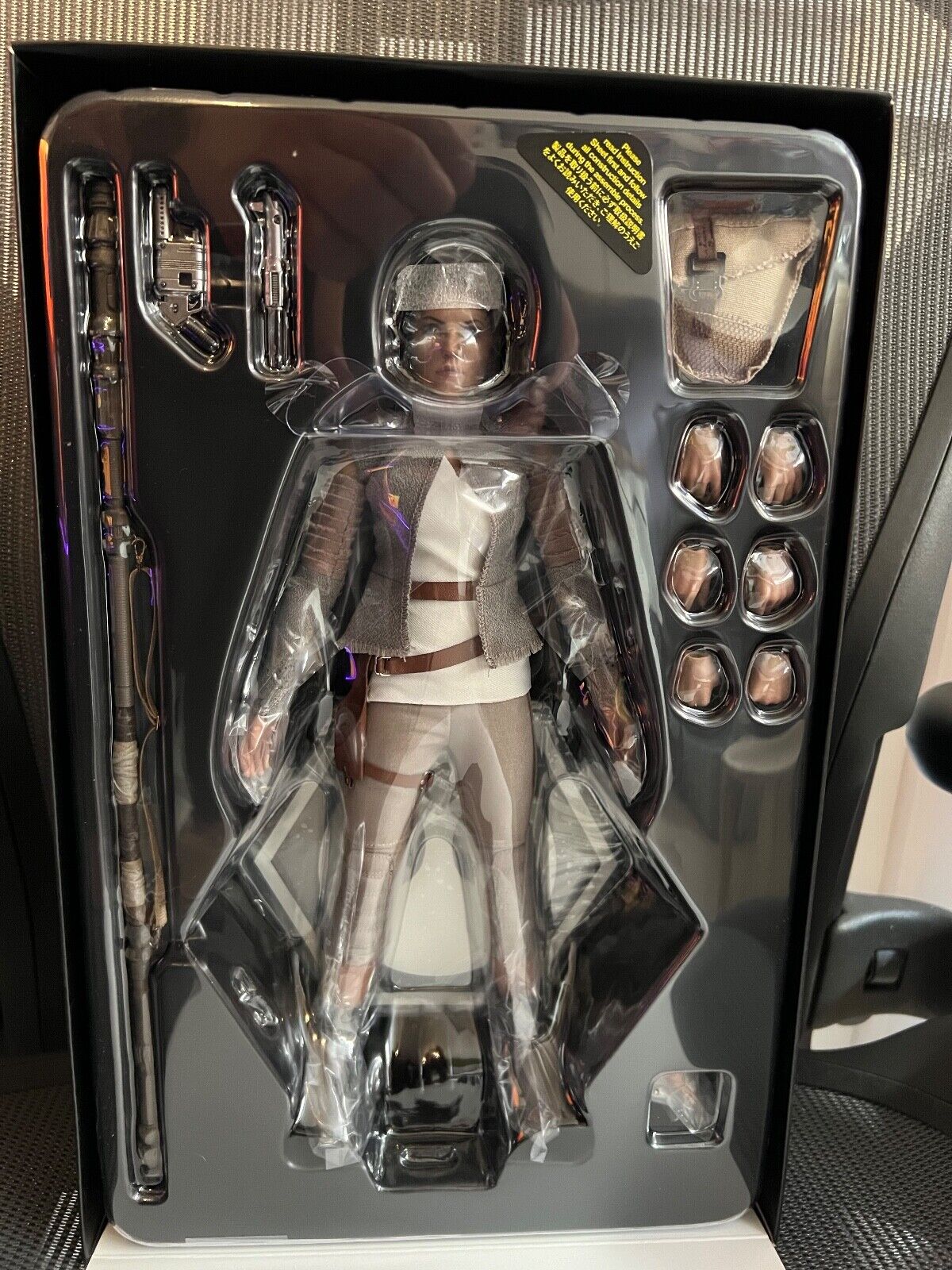 REY RESISTANCE OUTFIT Sixth Scale Figure by Hot Toys MMS377